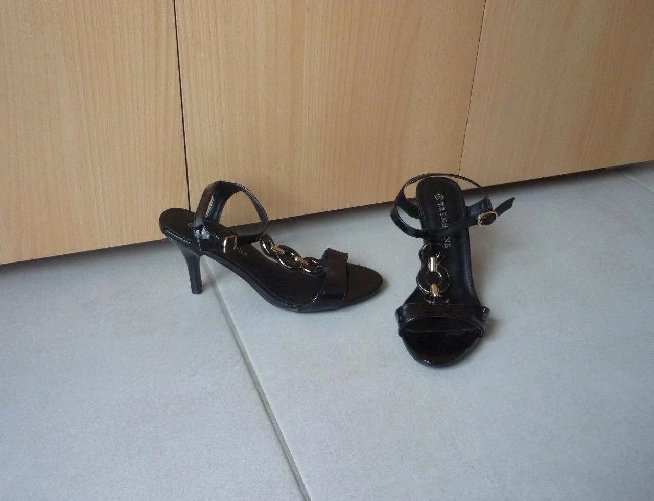 Tênis preto com círculos pretos Tamanho 36-37 – photo 2